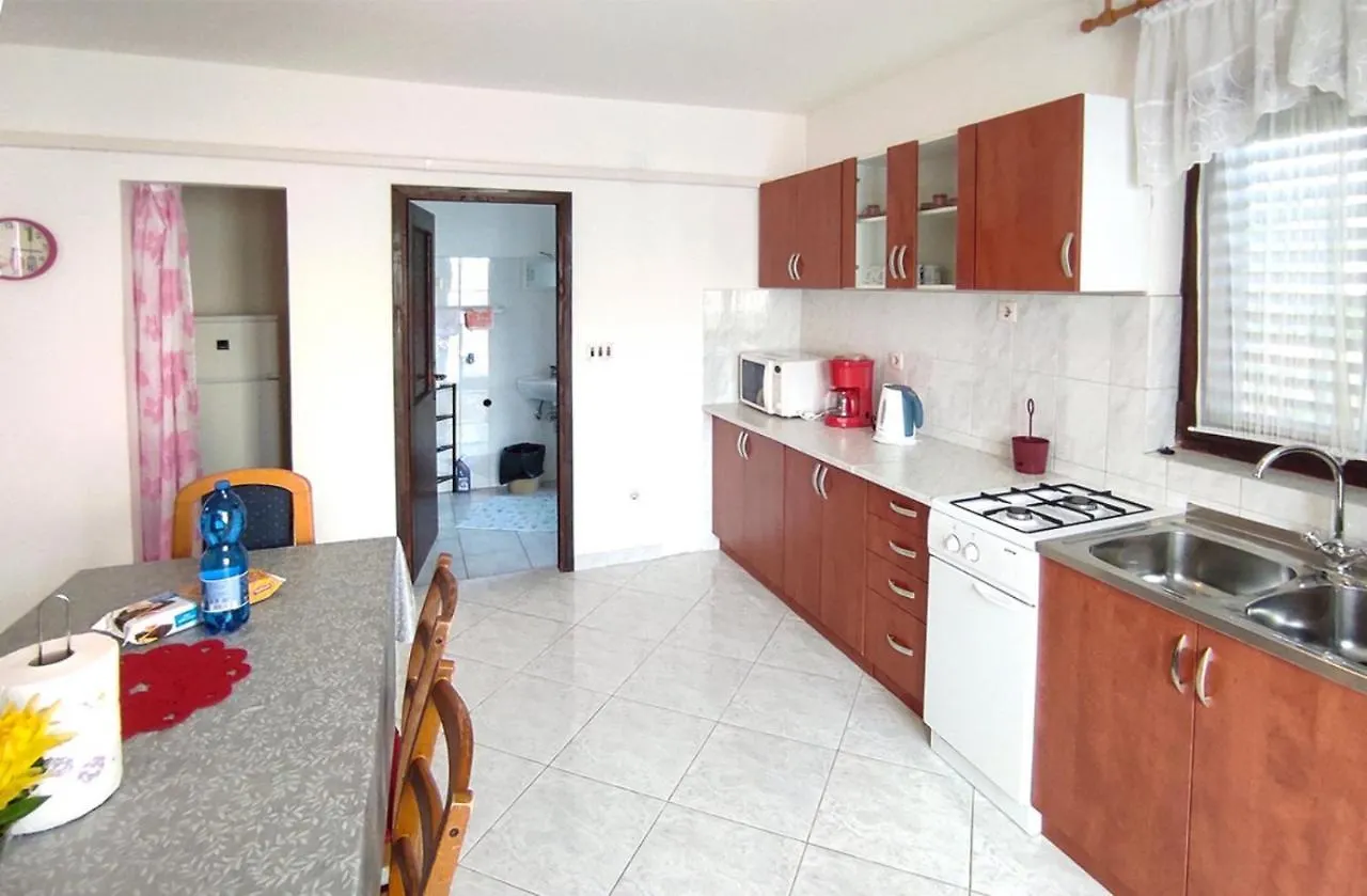 Apartment Meri, Spacious Apartment In A Quiet Location Near The Beach Μεντουλίν 0*,  Κροατία