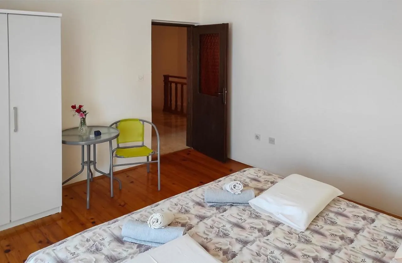Apartment Meri, Spacious Apartment In A Quiet Location Near The Beach Μεντουλίν
