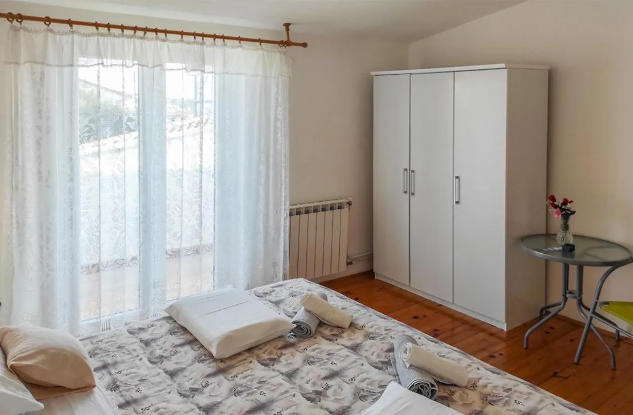 Apartment Meri, Spacious Apartment In A Quiet Location Near The Beach Μεντουλίν Κροατία