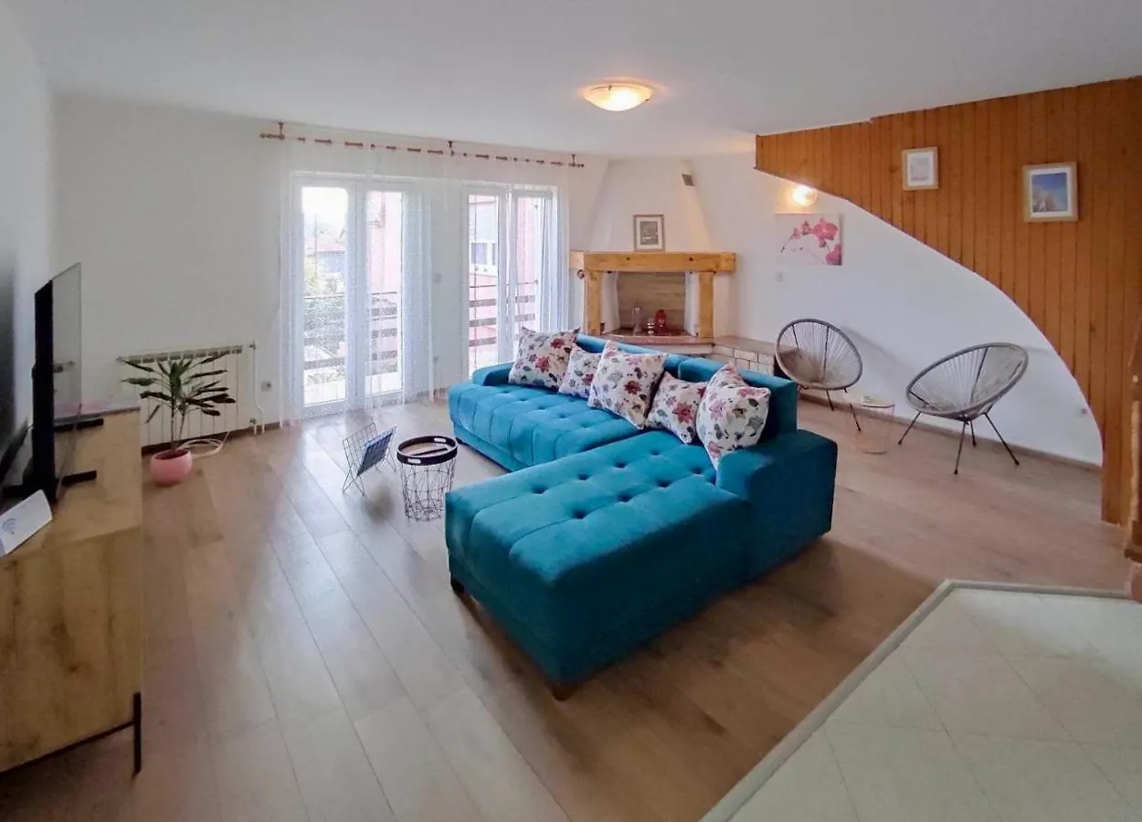 Apartment Meri, Spacious Apartment In A Quiet Location Near The Beach Μεντουλίν