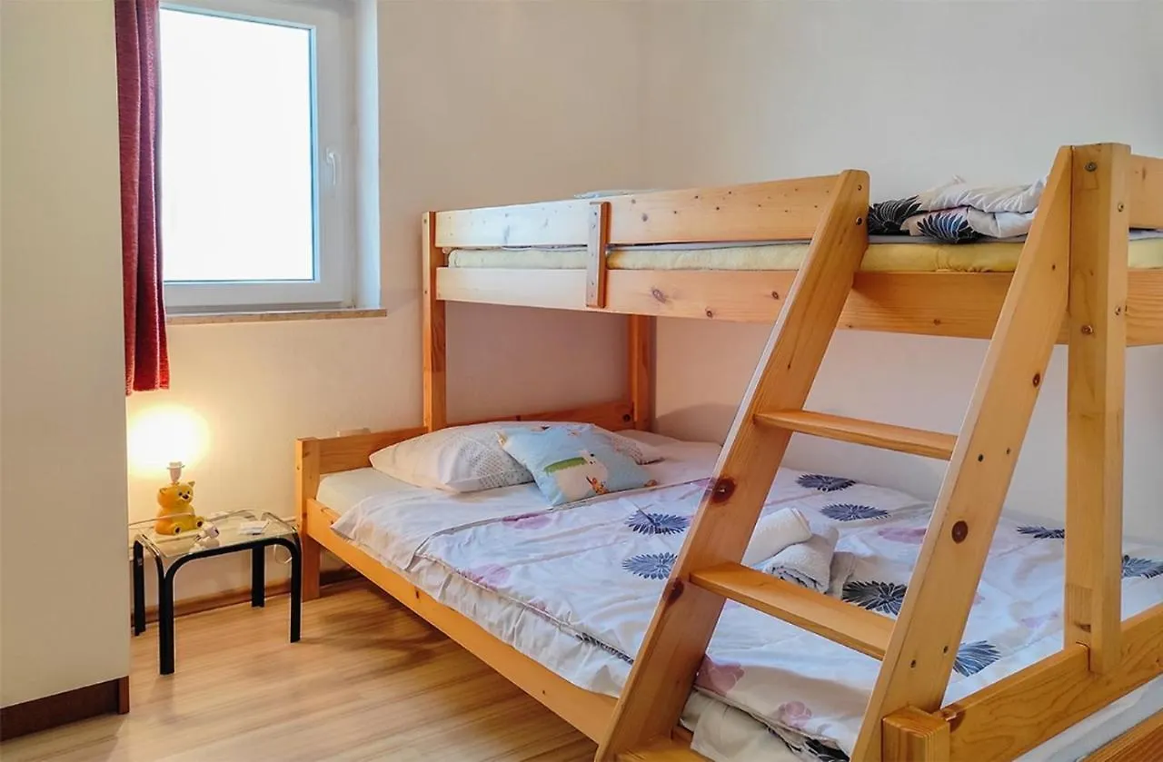 Apartment Meri, Spacious Apartment In A Quiet Location Near The Beach Medulin