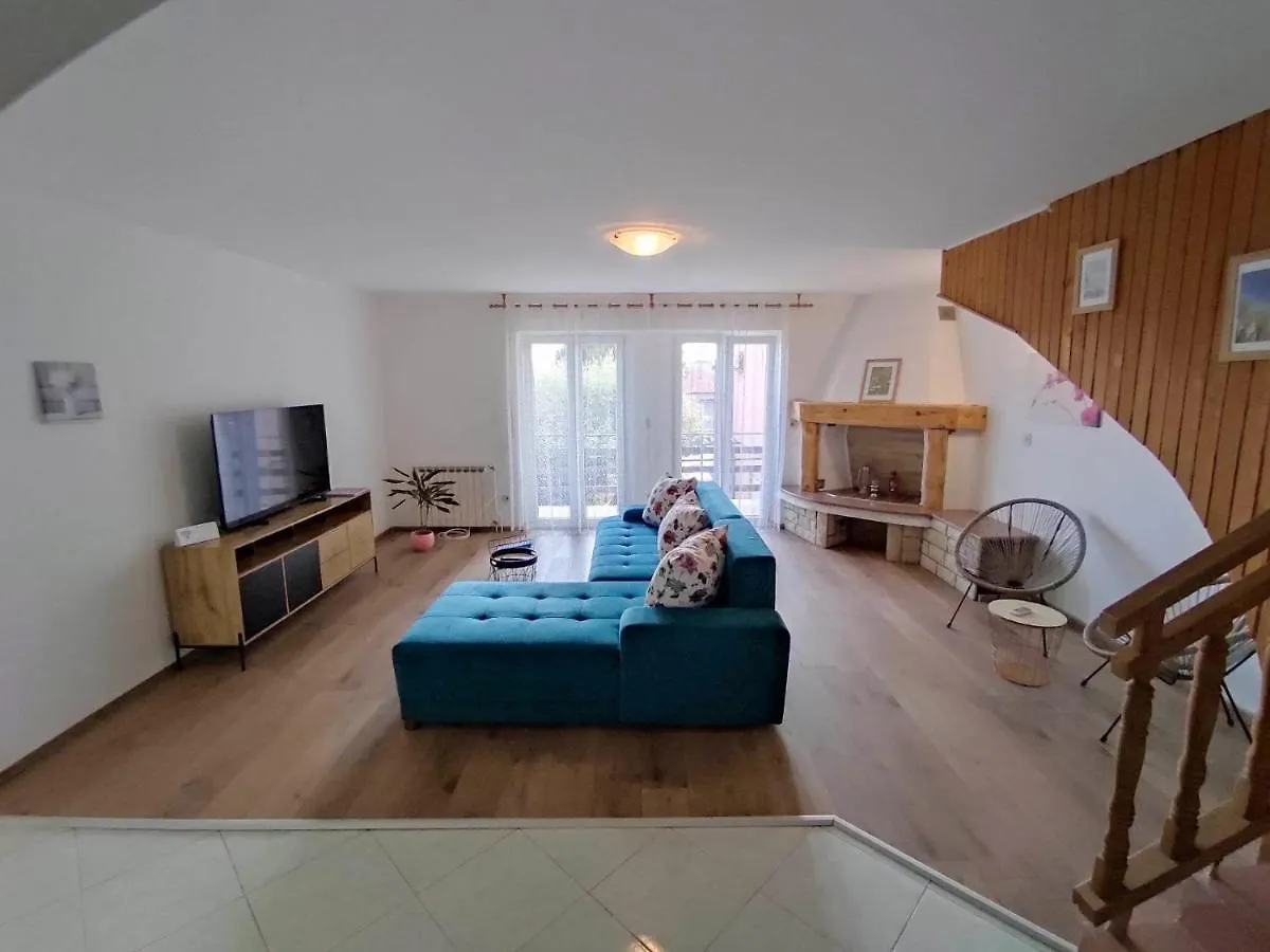 Apartment Meri, Spacious Apartment In A Quiet Location Near The Beach Medulin 0*,